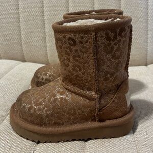 UGG Classic II Glitter Leopard boot Size 7
